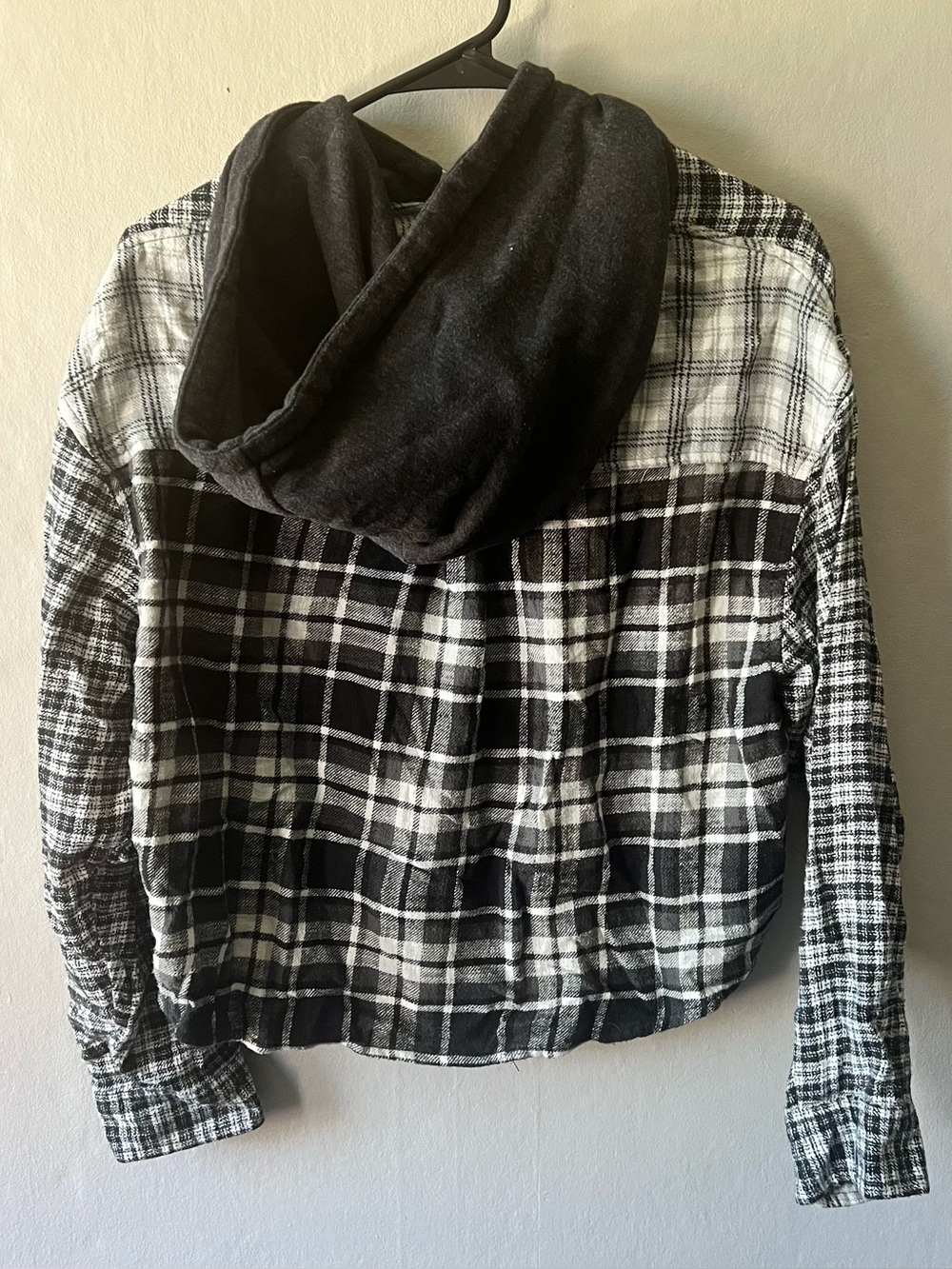 American Eagle Cropped Black White Split Plaid Hooded Shirt Size Large - Picture 3 of 5